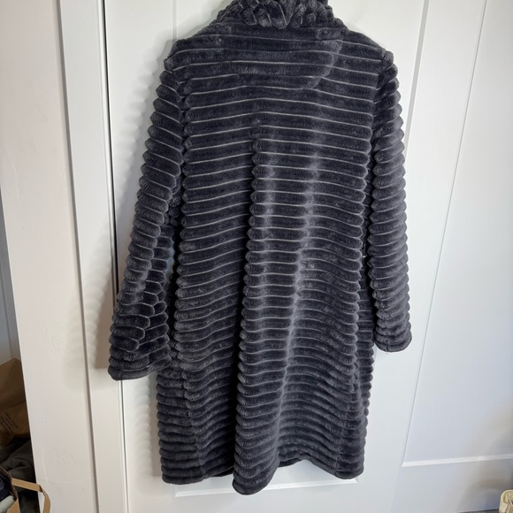 Anthropologie Mariposa Gray Fuzzy Soft Robe Lounge Cozy Size M/L - Picture 7 of 9